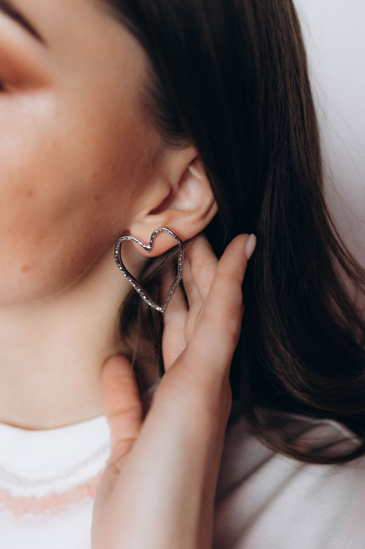 Lieli sudraba krāsas sirsniņu auskari