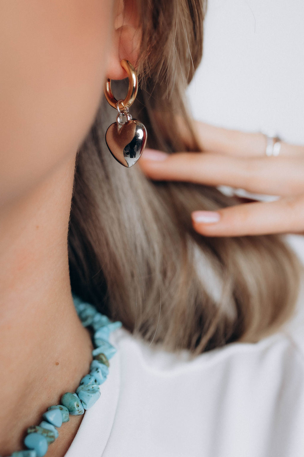 Sirsniņu auskari zelta un sudraba krāsā