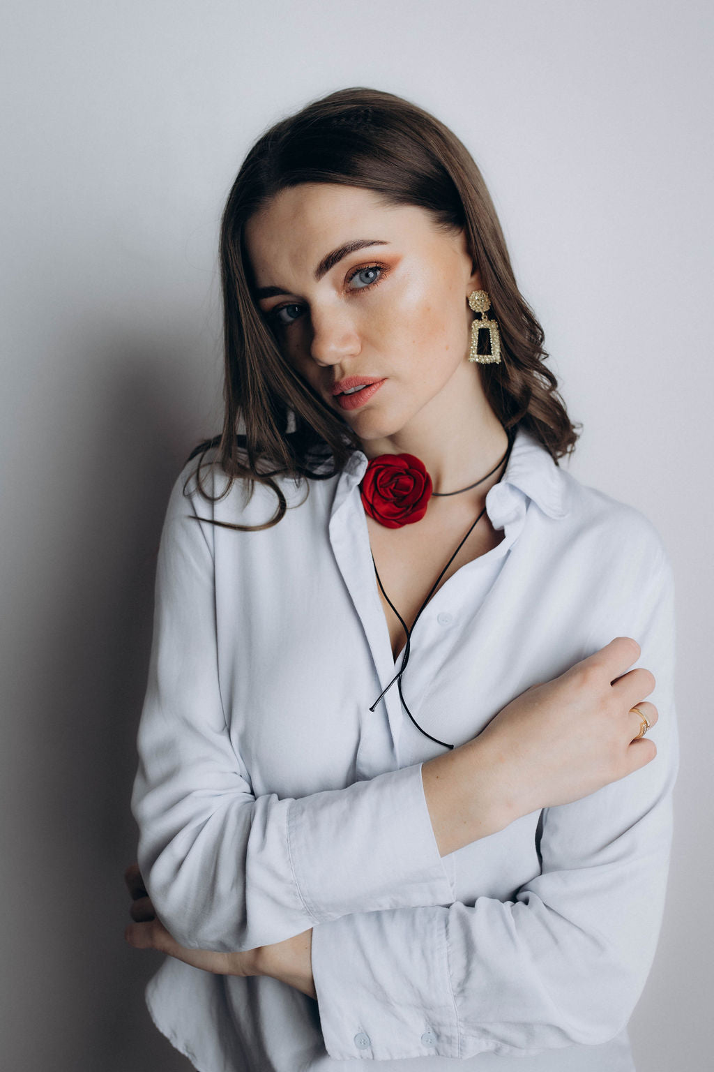 Ģeometriski auskari zelta krāsā