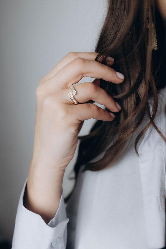 Gredzens zelta krāsā