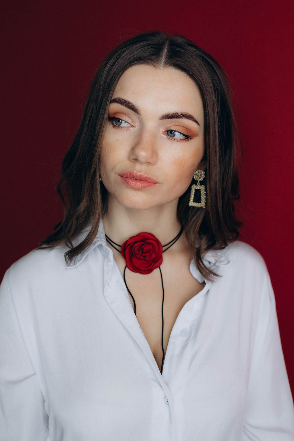 Ģeometriski auskari zelta krāsā