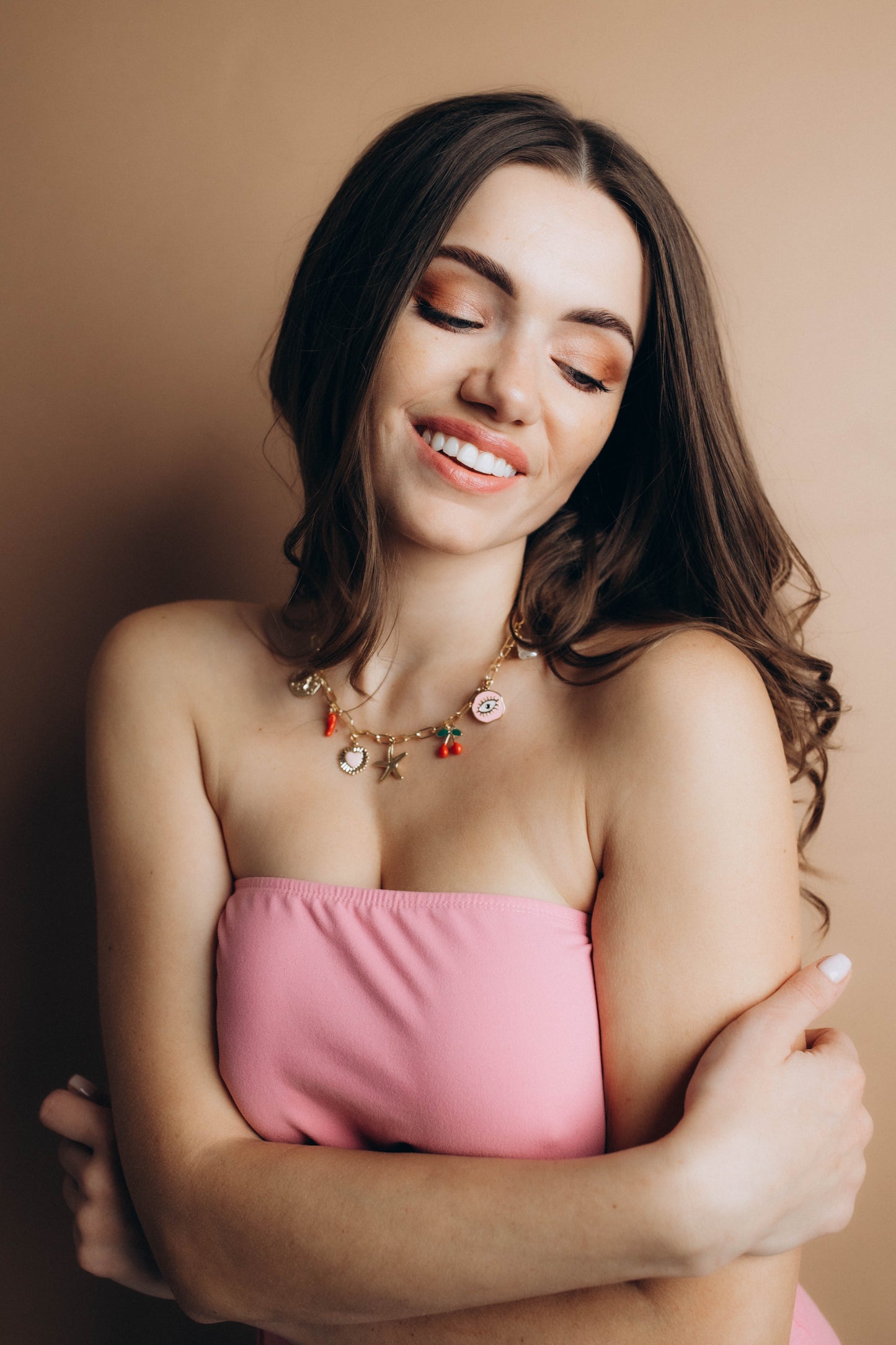 Rozā kulonu kaklarota