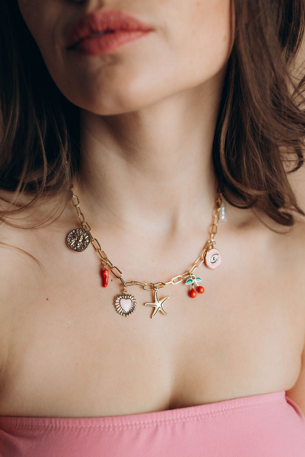 Rozā kulonu kaklarota