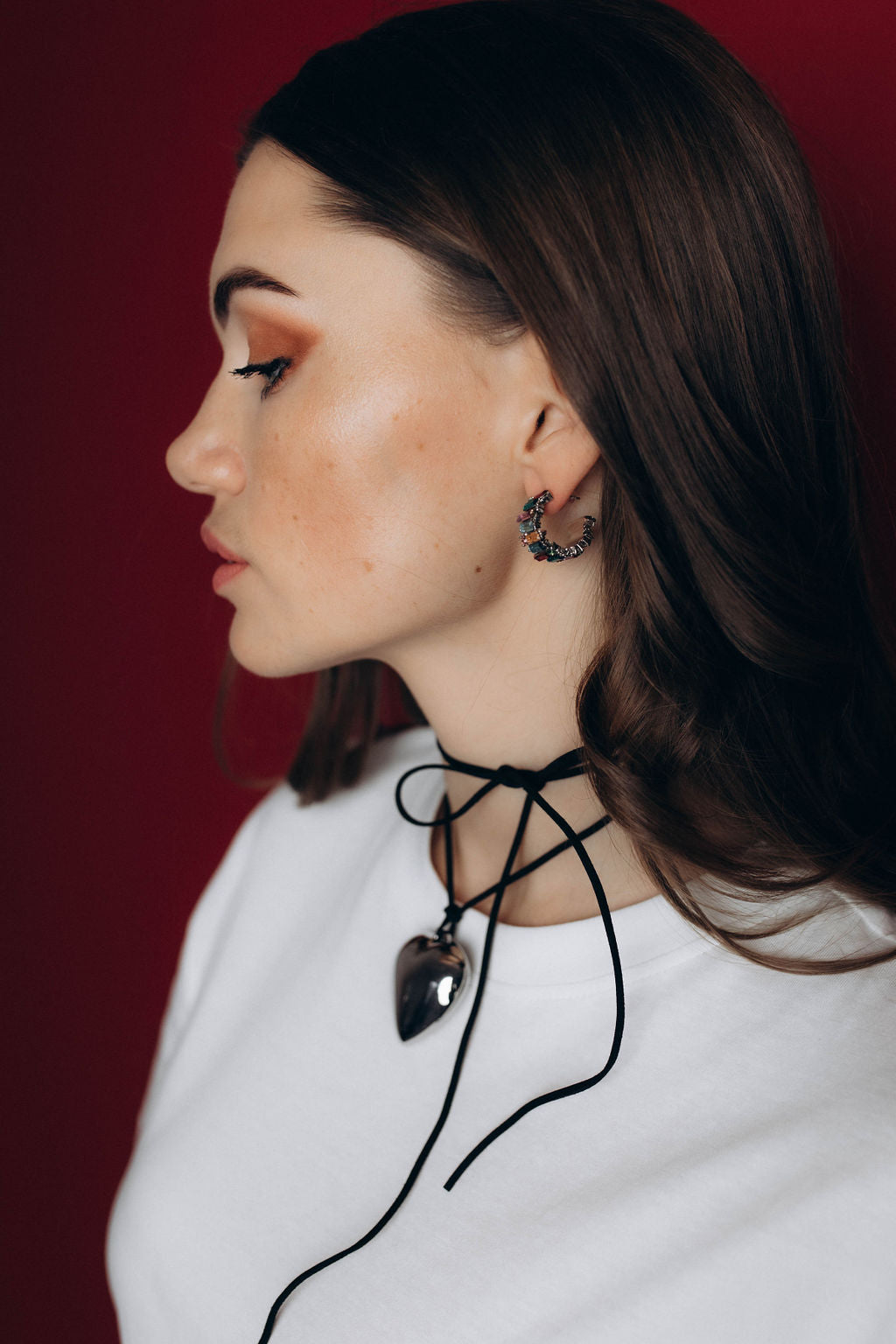 Krāsainu akmentiņu sudraba krāsas auskari