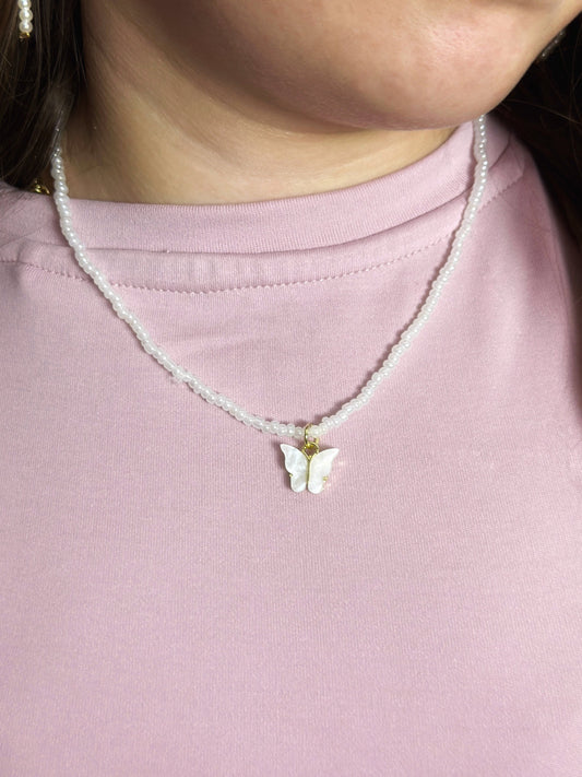 Pērlīšu kaklarota ar taurenīti