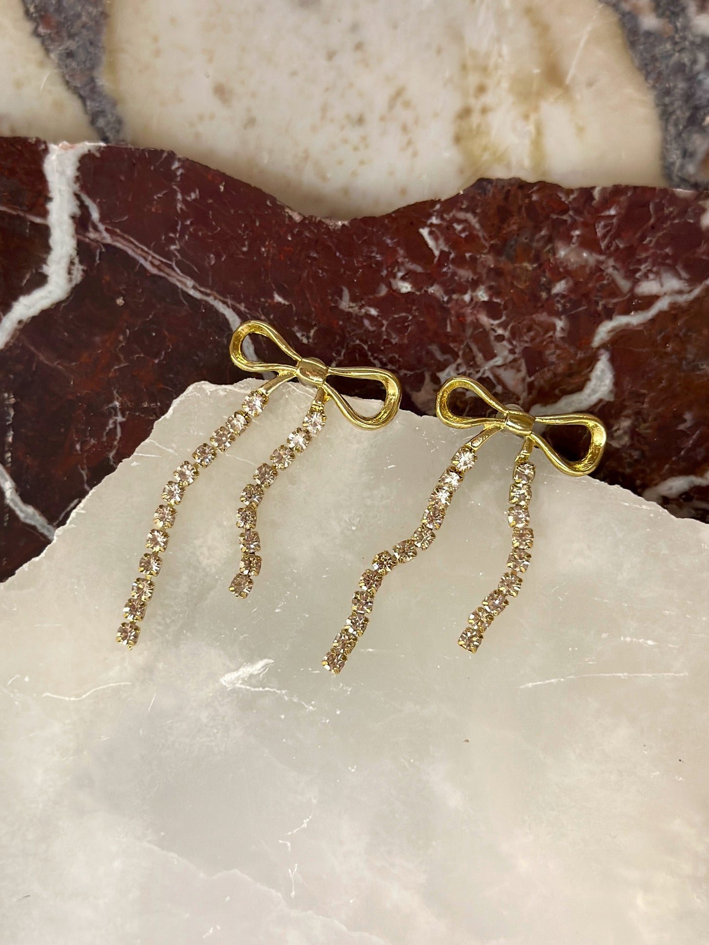 Bantīšu, mirdzošie auskari zelta krāsā