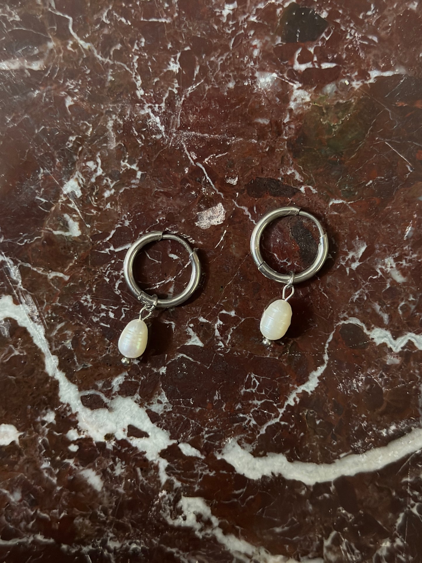 Smalki sudraba krāsas auskari