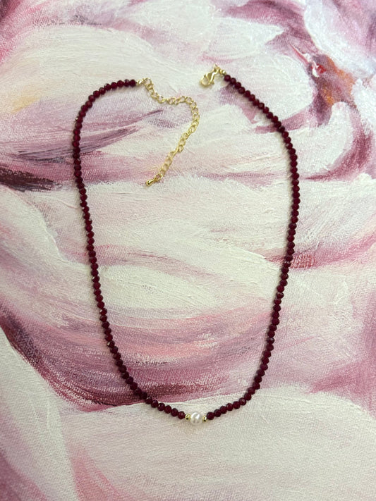 Bordo čokeris ar baltu pērlīti